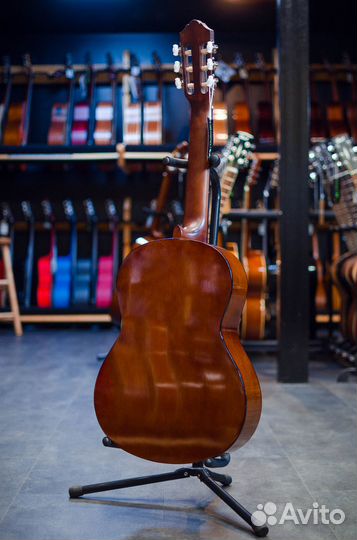 Yamaha CS40 4/4 классическая гитара