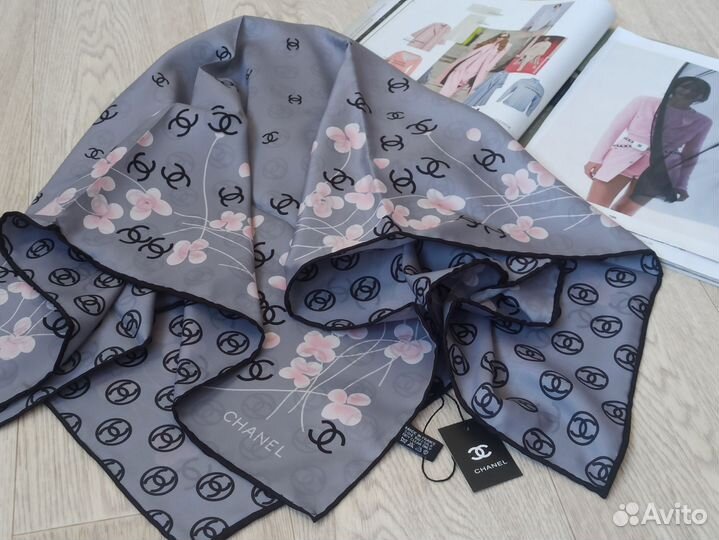 Серый с розовым Двусторонний платок Chanel Шелк