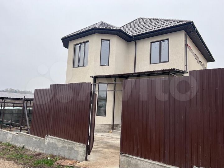 Дом 175 м² на участке 6 сот.