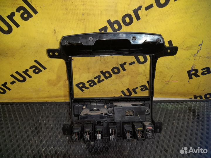 Рамка магнитолы Киа Соренто 1