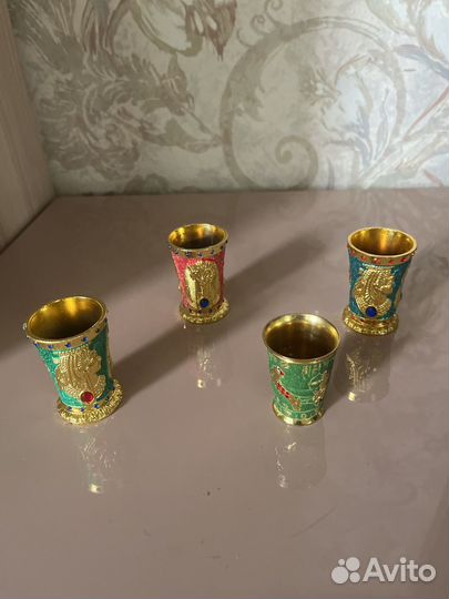 Рюмки из сплава, инкрустированные камнями