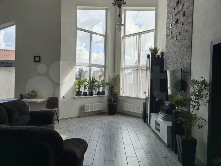 Дом 190 м² на участке 5 сот.