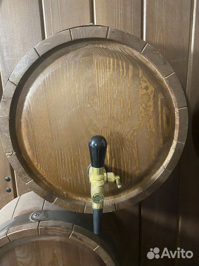 Декоративная стойка для пива и вина