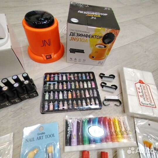 Маникюрный набор с аппаратом и лампой