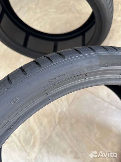 Pirelli P Zero PZ4 255/35 R21 98Y