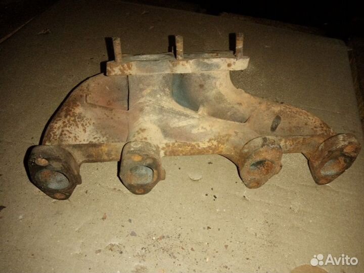 Коллектор выпускной Volkswagen Passat B6 CAX 2008