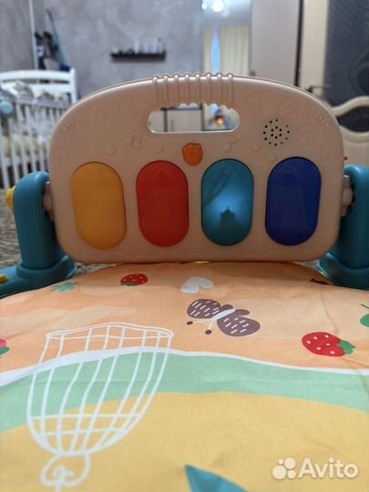 Развивающий коврик с пианино
