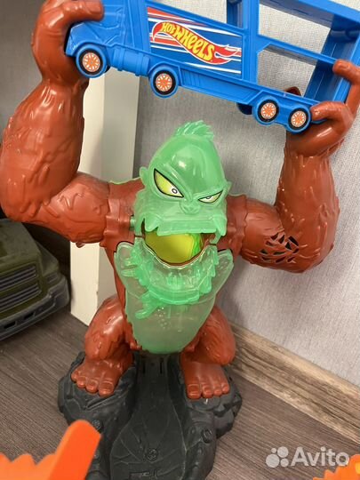 Hot wheels Игровой набор Атака бешенной гориллы