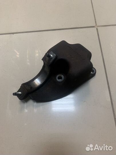 Кронштейн крепления подвесного подшипника Ford 1.8