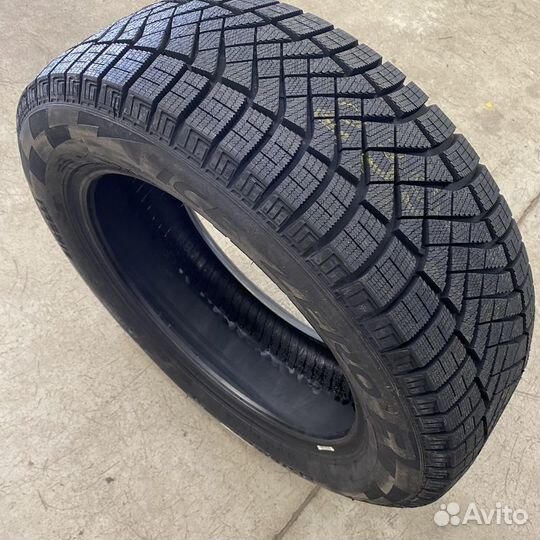 Pirelli Ice Zero FR 225/45 R19 96H