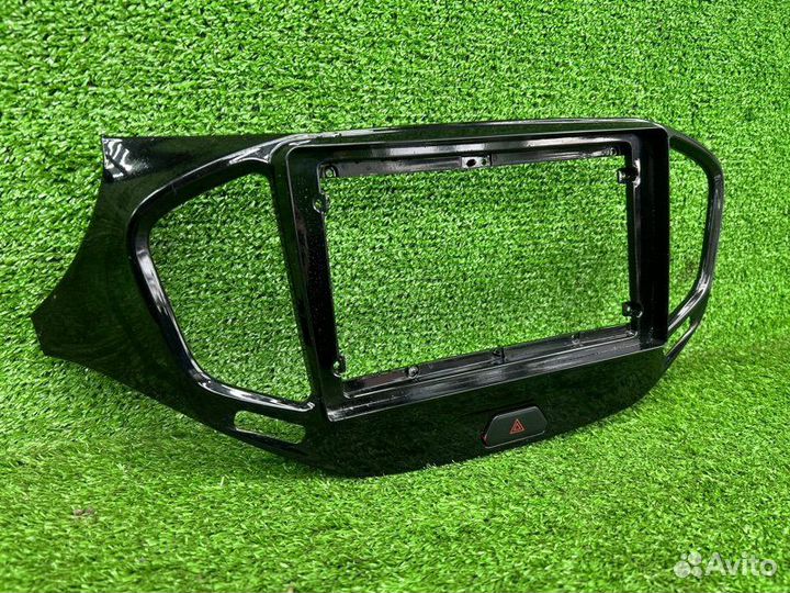 Рамка магнитолы Ваз Vesta Cross универсал 21129