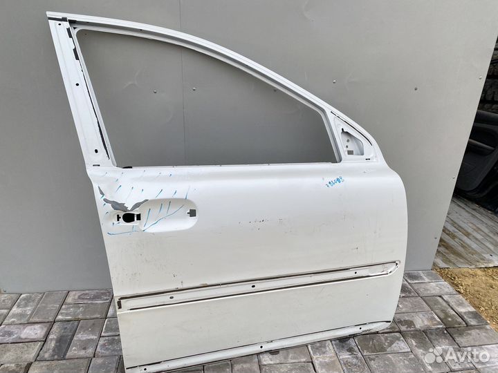 Дверь передняя правая Volvo XC90 2002-2015