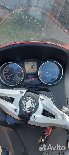 Гилера 800 макси скутер