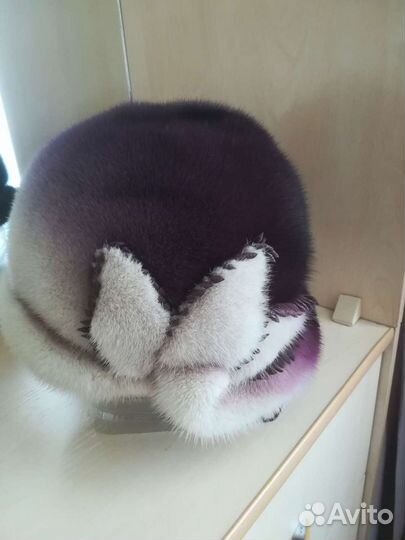 Варежки вязанные. Шапки норковые