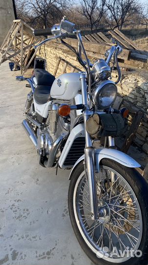 Suzuki intruder 400