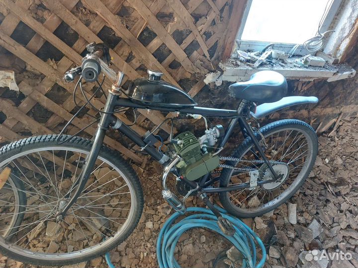 Велосипед с бензиновым двигателем