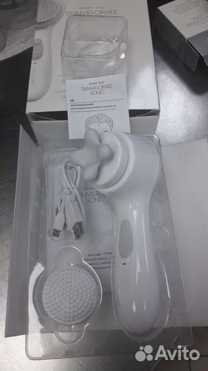 Щётка для лица очищающая с массажной насадкой от М