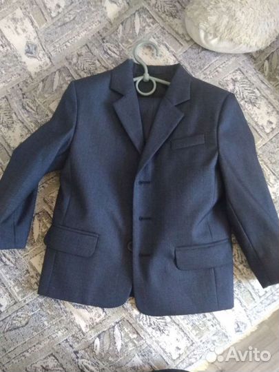 Костюм и рубашки на мальчика