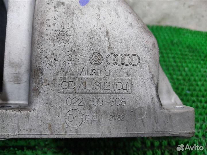 Кронштейн опоры двигателя правый Audi Q7 (4LB) 20