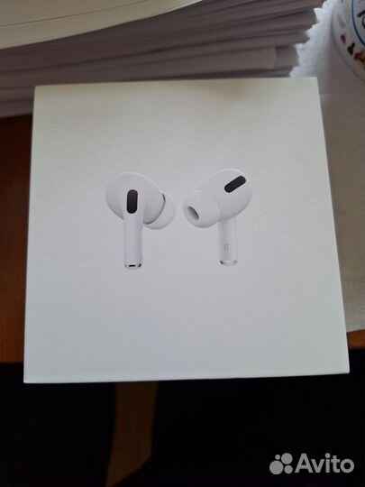 Airpods pro with Wireless Charging Case mwp22ru/a