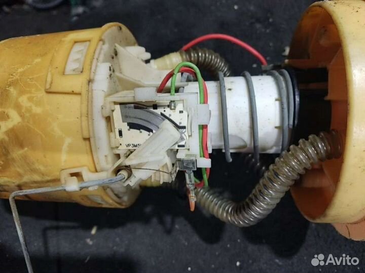 Колба в бак Mazda 3 BK 2003г