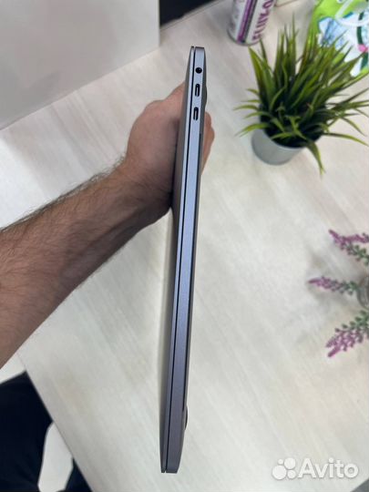 Macbook pro a1707 2016 i7/16/512gb 2 цикла