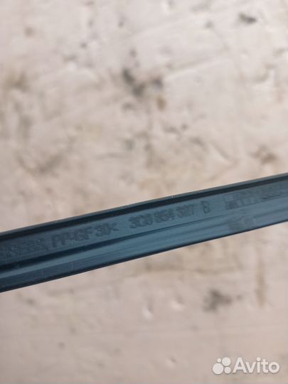 Молдинг лобового стекла левый Volkswagen Passat B6