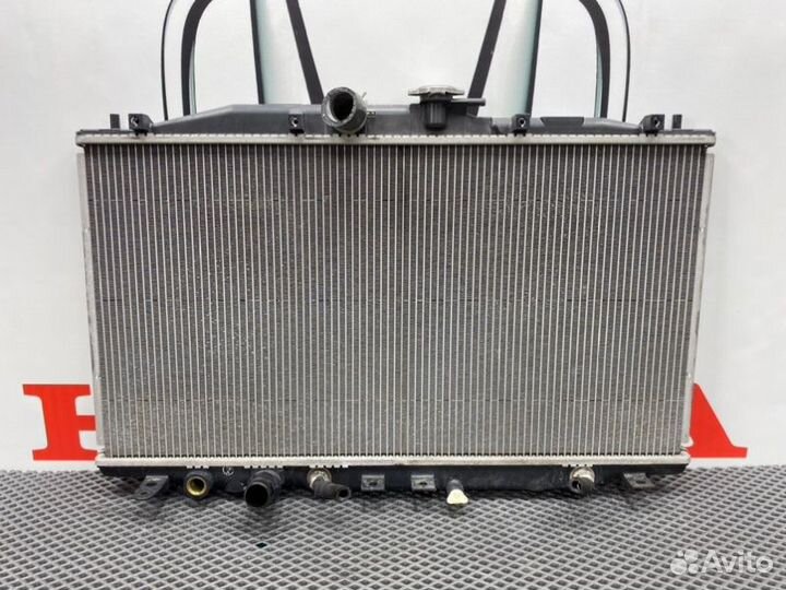 Радиатор охлаждения двигателя Honda Accord 7 CL