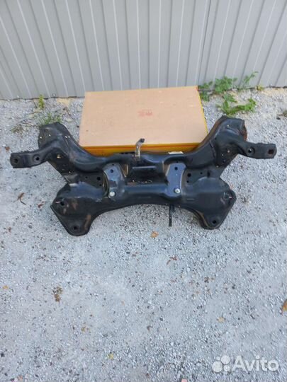 Передняя балка (подрамник) на Киа Рио 3