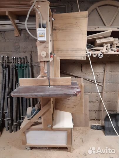 Лентопильный станок по дереву