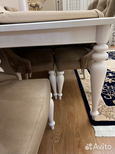 Кухонный стол и стулья