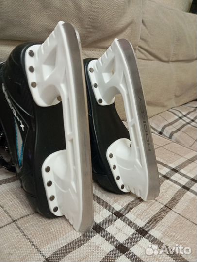 Коньки хоккейные