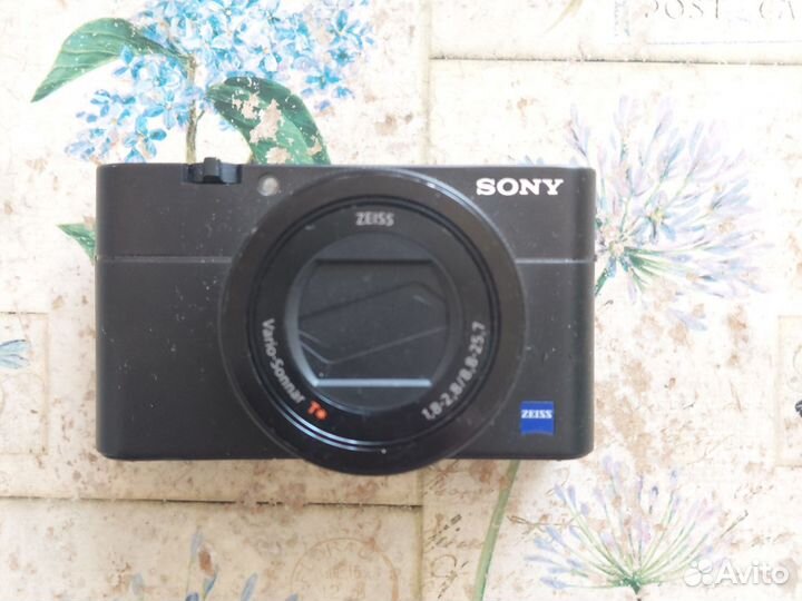 Фотоаппарат Sony RX100 m5