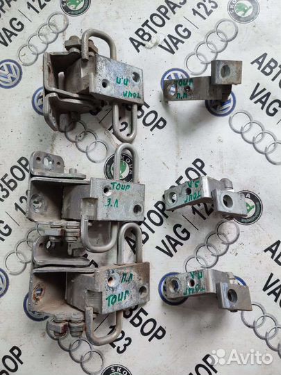 Петля двери Шкода Октавия тур А4