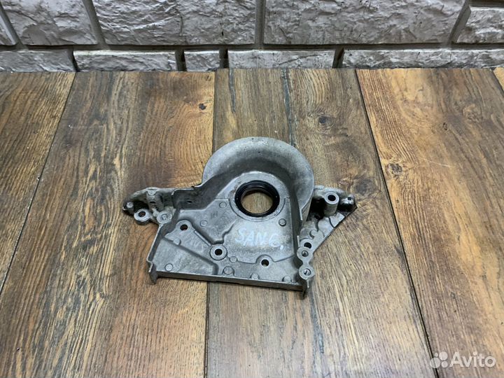 Renault Sandero 2 Крышка коленвала передняя