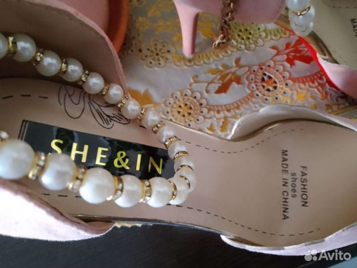 Босоножки новые, 38-39 размер