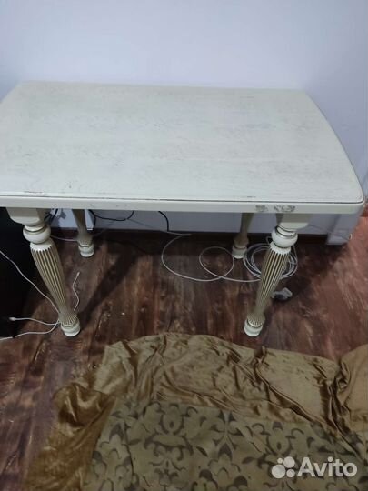 Кухонный стол и стулья