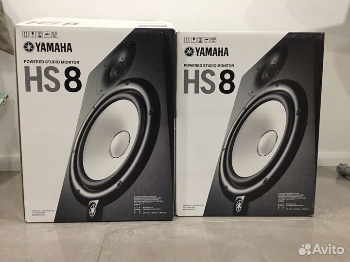 Студийный монитор Yamaha HS8B