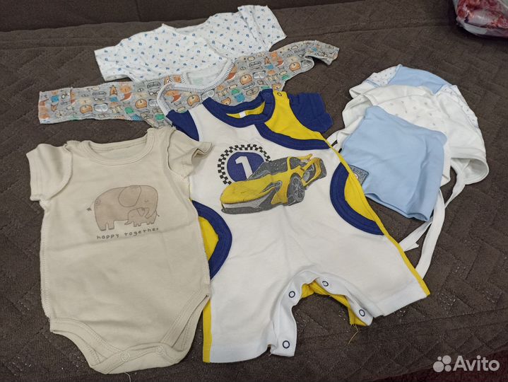 Ползунки и распашонки для новорожденных