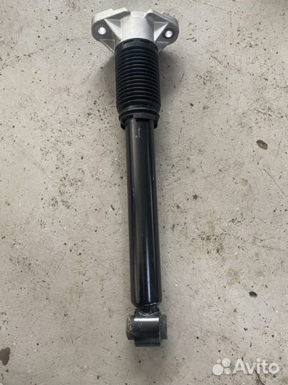 Задний левый амортизатор GLS 450 V167