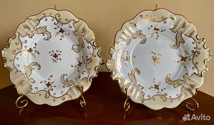 Большое блюдо необычной формы. Англия