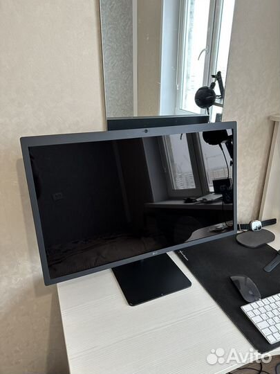LG UltraFine Displays 27