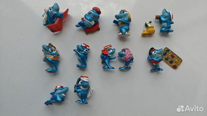 Игрушки из киндера 90х Акулята