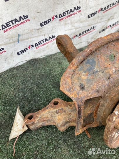 Кулак поворотный передний левый Nissan Almera