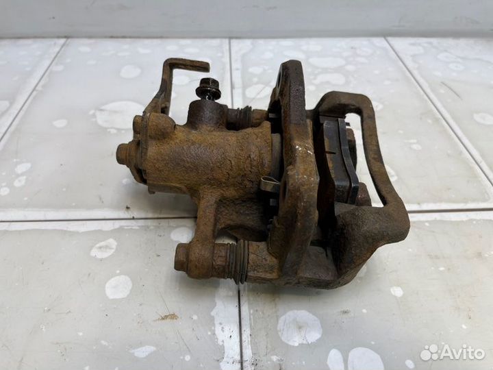 Суппорт задний левый Hyundai Solaris RB G4FA 2012