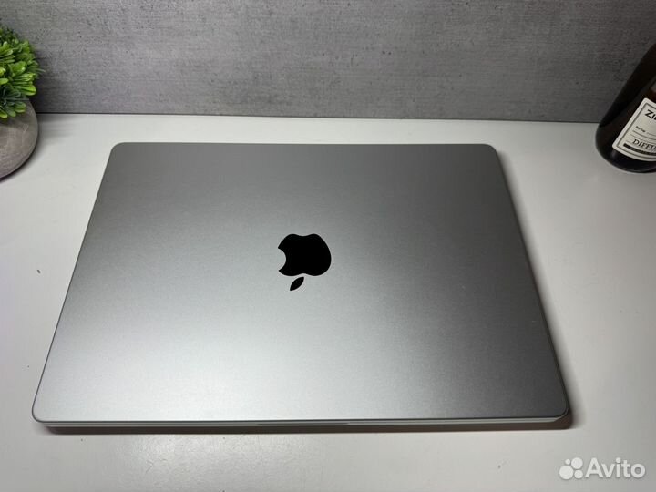 MacBook Pro 14 2023 M2 Pro/16/512 110 циклов