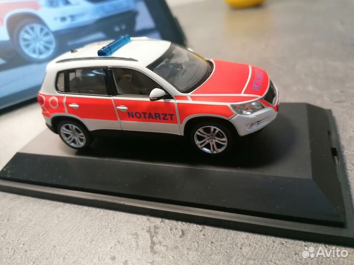 Модель автомобиля vw tiguan 1:43 schuco