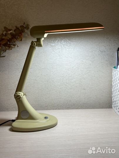 Настольная лампа