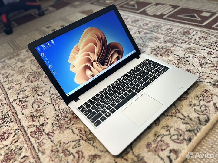 Игровой Ноутбук Asus i3-7020u/MX110 2гб/1тр