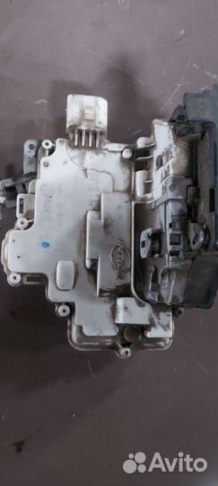 Замок двери передний правый на Volkswagen Passat B